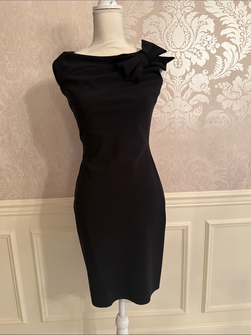 Chiara Boni Black One-Shoulder Bow Accent Sheath Dress